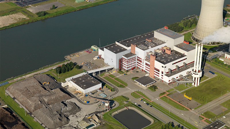 Luchtfoto van de Attero-locatie in Moerdijk waar Kik Ongediertebestrijding zorgt voor effectieve ongediertepreventie en -beheersing op het industrieterrein.
